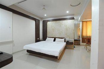 Jal Sagar Hotel Vadodara Exterior photo